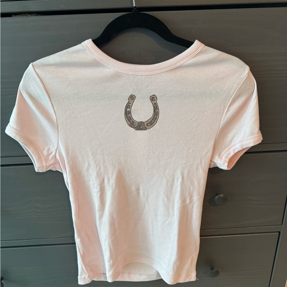 NWT Ecote Urban Outfitters Horseshoe Graphic Baby Tee Light Pink - Picture 2 of 4